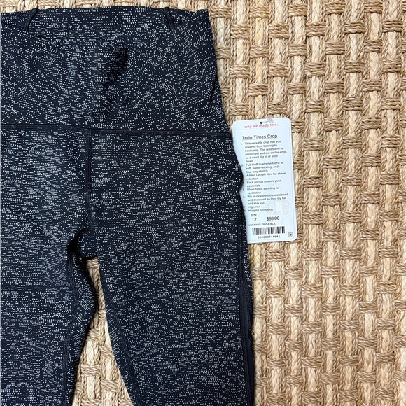Lululemon Train Times Crop 17” Leggings Sz 2 Soundwave White Black/Black NWT - Picture 9 of 9